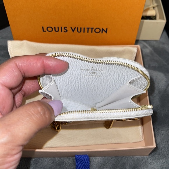 Louis Vuitton Heart Coin Purse with White Epi Leather brand new - Picture 5 of 14